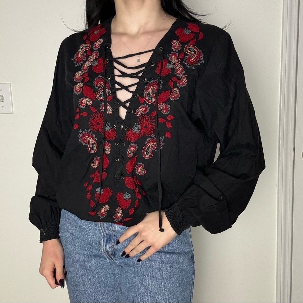 Da-Nang Black and Floral Lace-Up Blouse Medium